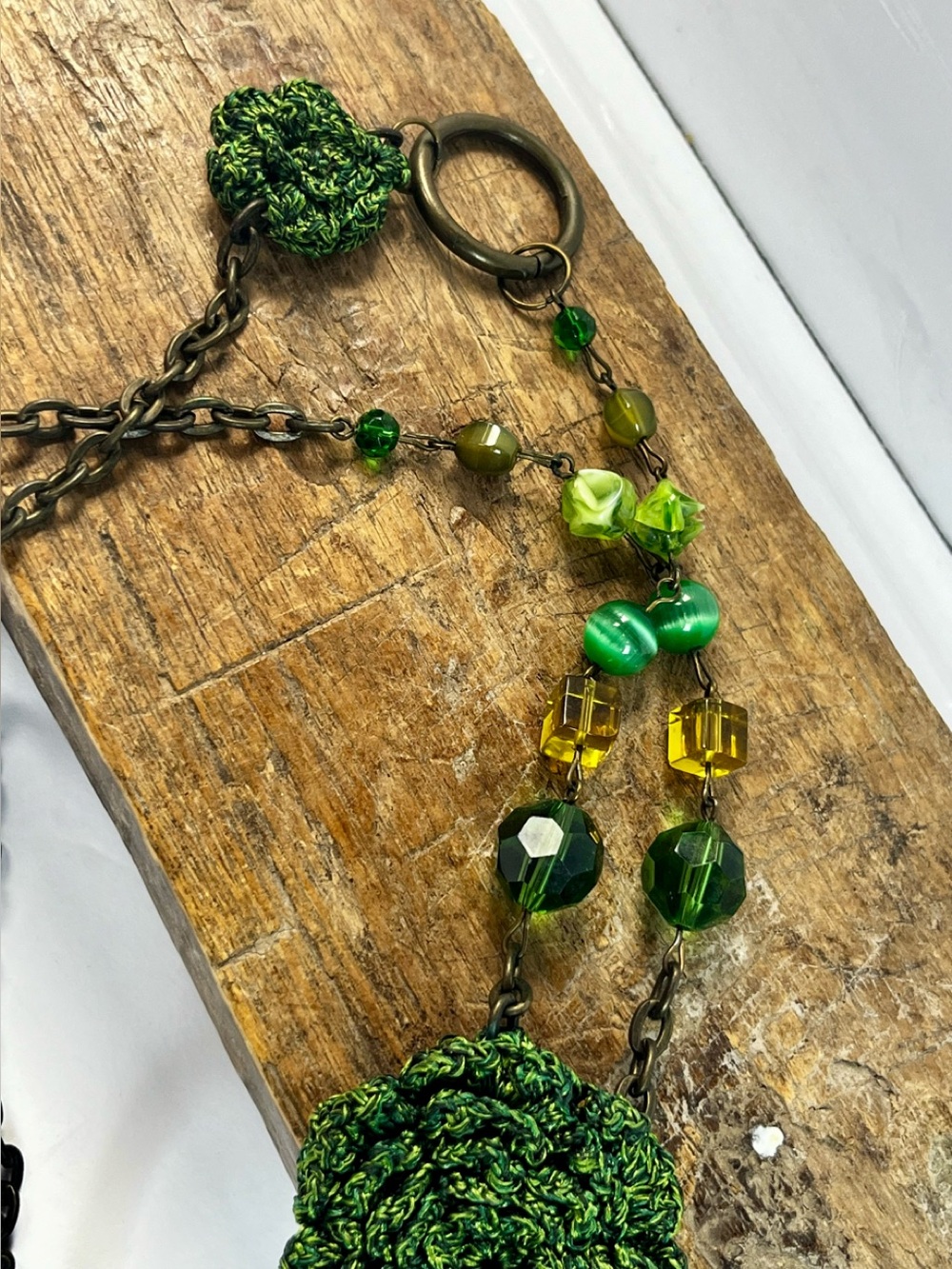 Handcrafted vintage Green Beaded Women’s Necklace - Picture 2 of 7